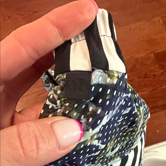 Lululemon City Skort Short Floral Multi Narrow Bold Stripe Vertical B&W Sz 8! - Picture 7 of 8